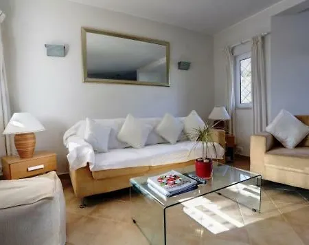 Sleeps 4 Air Con Wifi Villa